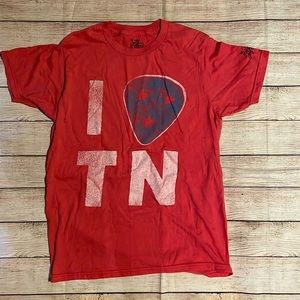 Women’s I ❤️ TN red vintage look t shirt size M